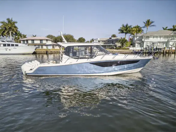 Boston Whaler 405 Conquest