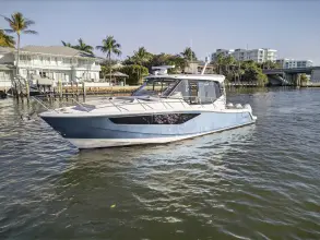 Thumbnail von Boston Whaler 405 Conquest