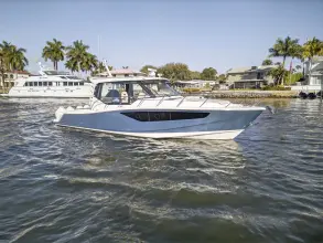 Thumbnail von Boston Whaler 405 Conquest