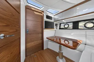 Thumbnail von Boston Whaler 405 Conquest