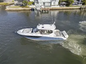 Thumbnail von Boston Whaler 405 Conquest