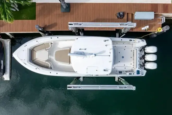 Boston Whaler 350 Outrage