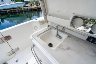 Thumbnail von Boston Whaler 350 Outrage