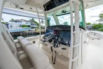 Thumbnail von Boston Whaler 350 Outrage