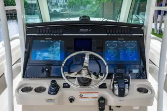 Thumbnail von Boston Whaler 350 Outrage