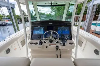 Thumbnail von Boston Whaler 350 Outrage