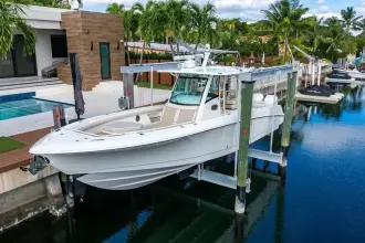 Thumbnail von Boston Whaler 350 Outrage
