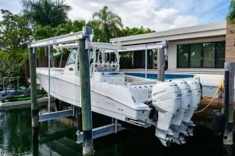 Thumbnail von Boston Whaler 350 Outrage