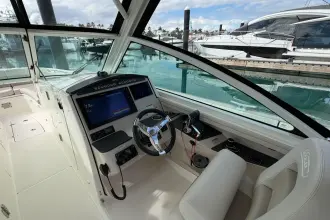 Thumbnail von Boston Whaler 320 Vantage
