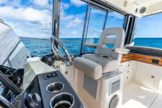 Thumbnail von Boston Whaler 405 Conquest True Companion