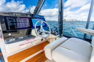 Thumbnail von Boston Whaler 405 Conquest True Companion