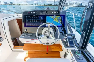Thumbnail von Boston Whaler 405 Conquest True Companion