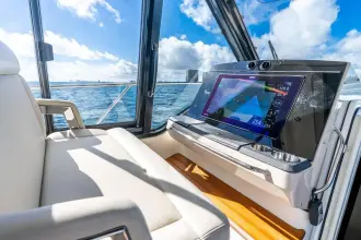 Thumbnail von Boston Whaler 405 Conquest True Companion