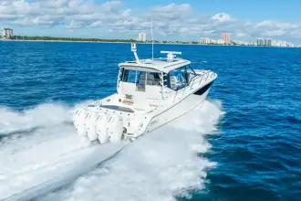 Thumbnail von Boston Whaler 405 Conquest True Companion