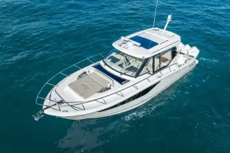 Thumbnail von Boston Whaler 405 Conquest True Companion