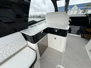 Thumbnail von Sea Ray 370 Sundancer Outboard