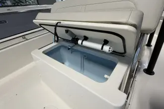 Thumbnail von Boston Whaler 190 Montauk