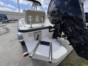 Thumbnail von Boston Whaler 170 Montauk