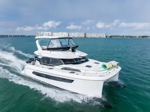 Aquila 44 Yacht