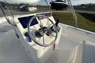 Thumbnail von Boston Whaler 170 Montauk