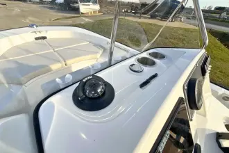 Thumbnail von Boston Whaler 170 Montauk