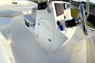 Thumbnail von Boston Whaler 170 Montauk