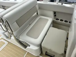 Thumbnail von Boston Whaler 320 Vantage