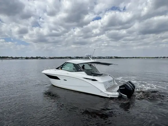 Sea Ray 320 Sundancer Outboard