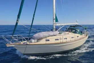 Island Packet 370