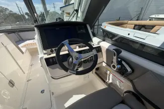 Thumbnail von Boston Whaler 240 Vantage
