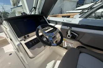 Thumbnail von Boston Whaler 240 Vantage