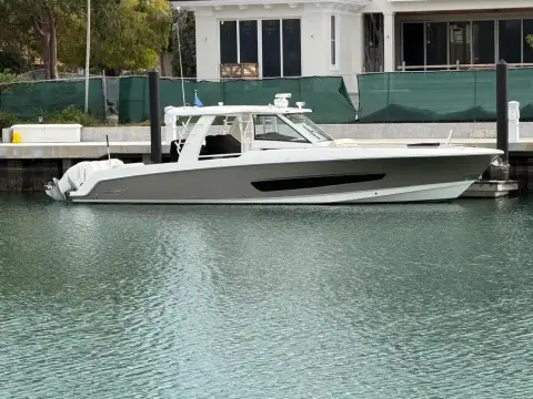 Boston Whaler 420 Outrage
