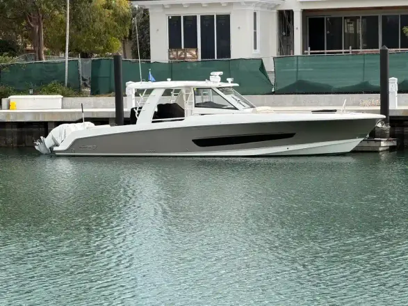 Boston Whaler 420 Outrage
