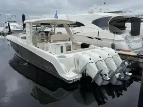 Thumbnail von Boston Whaler 420 Outrage