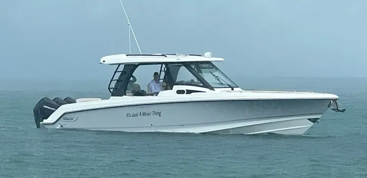 Boston Whaler 350 Realm