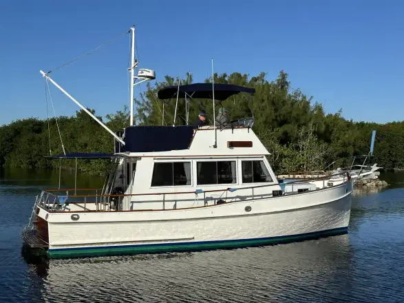 Grand Banks 32 SEDAN