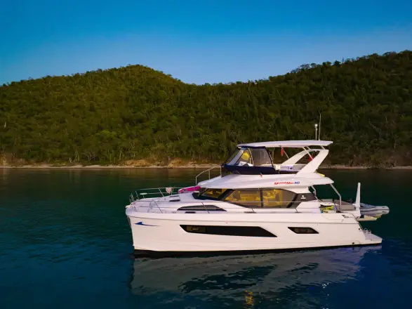 Aquila 44 Yat