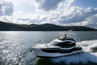 Thumbnail von Galeon 560 FLY
