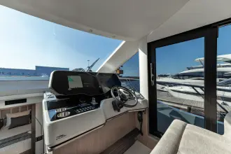 Thumbnail von Galeon 560 FLY