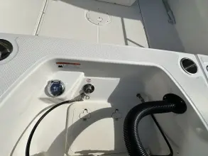 Thumbnail von Boston Whaler 210 Montauk