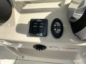 Thumbnail von Boston Whaler 210 Montauk