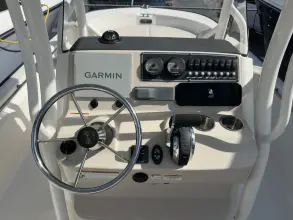 Thumbnail von Boston Whaler 210 Montauk