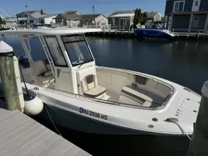 Robalo R272 Center Console