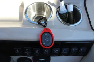 Thumbnail von Boston Whaler 240 Vantage