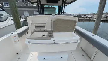 Thumbnail von Boston Whaler 330 Outrage