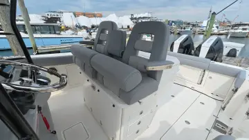 Thumbnail von Boston Whaler 330 Outrage