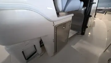 Thumbnail von Boston Whaler 330 Outrage
