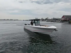 Thumbnail von Boston Whaler 330 Outrage