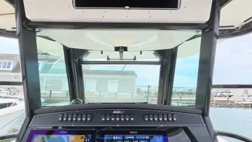 Thumbnail von Boston Whaler 330 Outrage