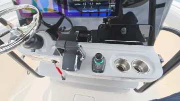 Thumbnail von Boston Whaler 330 Outrage